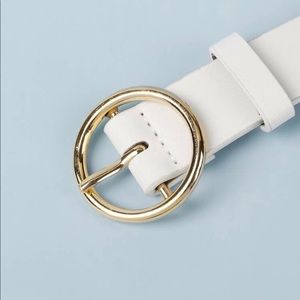 urban outfitters white and gold belt